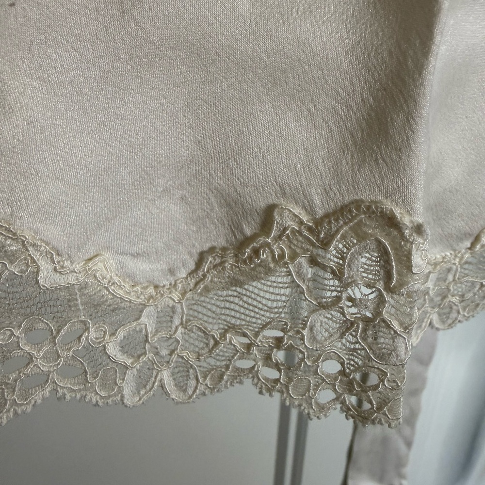 Women’s Elegant Cream Silk Robe and Slip Set, size 1X - Picture 3 of 13